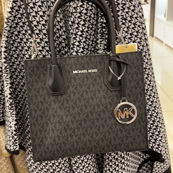 Michael Kors Mercer Medium Pebbled Leather Crossbody Bag - Picture 11 of 16